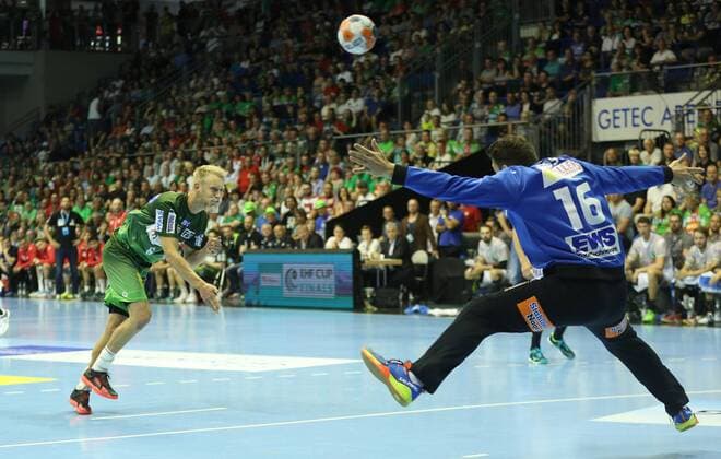 20 05 2018 xcsx Handball EHF Cup Final 4 Handball EHF Cup Final 4 Game for 3rd place SC Magdeburg Fresh on Göppingen emspor v1 Matthias Musche SC Magdeburg Penalty kick against Primosz Prost Frisch On Göppingen Magdeburg