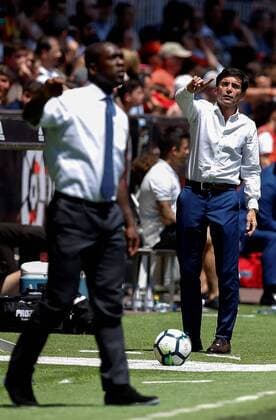 Deportivo de la Coruna s head coach, Clarence Seedorf, reacts during the Primera Division Liga match held between Valencia FC and Deportivo de la Coruna at Mestalla stadium in Valencia, 20 May 2018. Valencia vs Deportivo La Coruna !ACHTUNG: NUR REDAKTIONELLE NUTZUNG!  Copyright: xKaixFörsterlingx GRAF1338 20180520-636624207814318902