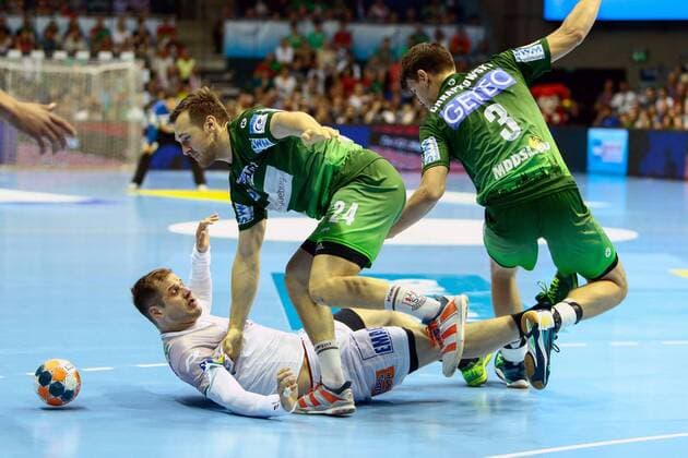 SC Magdeburg vs Frisch Auf Göppingen vl Kresimir Kozina Göppingen 44 Christian O Sullivan Magdeburg 24 Piotr Chrapkowski Magdeburg 3 Duel Kampf tackle SC Magdeburg vs Frisch Auf Göppingen Handball Ottostadt Magdeburg EHF Cup Finals 2018 Season 2017 2018 20 05 2018 Magdeburg Copyright: xEibner-Pressefotox EP_taeger