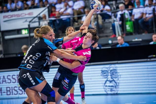 SG BBM Bietigheim TuS Metzingen Anna LOERPER 19 SG BBM Bietigheim Mille HUNDAHL 18 SG BBM BIETIGHEIM Ina GROSSMANN 21 TuS Metzingen playing OLYMP FINAL4 SG BBM Bietigheim TuS Metzingen Stuttgart 19 05 18 Handball OLYMP Final4 Stuttgart Baden Wuerttemberg Germany Porsche Arena