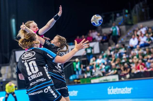 SG BBM Bietigheim TuS Metzingen Jana SCHEIB 20 SG BBM BIETIGHEIM Maren WEIGEL 22 TuS Metzingen playing OLYMP FINAL4 SG BBM Bietigheim TuS Metzingen Stuttgart 19 05 18 Handball OLYMP Final4 Stuttgart Baden Wuerttemberg Germany Porsche Arena