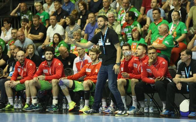 20 05 2018 xcsx Handball EHF Cup Final 4 Handball EHF Cup Final 4 Match 3 SC Magdeburg Fresh on Göppingen emspor v 1 Bennet Wiegert SC Magdeburg gives instructions to Team Magdeburg