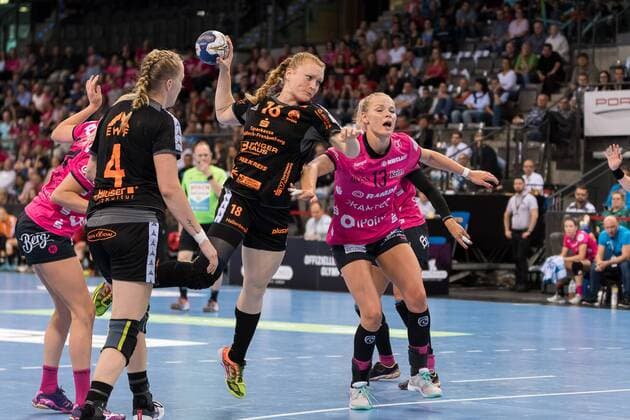 Mariel Beugels HSG Bad Wildungen Vipers 16 Shenia Minevskaja TusSies Metzingen 13 HSG Bad Wildungen Vipers v TuS Metzingen Handball OLYMP Final4 HBF Handball Cup Final Match 3 3 Bundesliga Women 20 05 2018 HSG Bad Wildungen Vipers v TuS Metzingen Handball OLYMP Final4 HBF Handball Cup Final Game Place 3 1 Bundesliga Women 20 05 2018 Stuttgart Copyright: xFrankx Eibner-Pressefotox EP_wfk