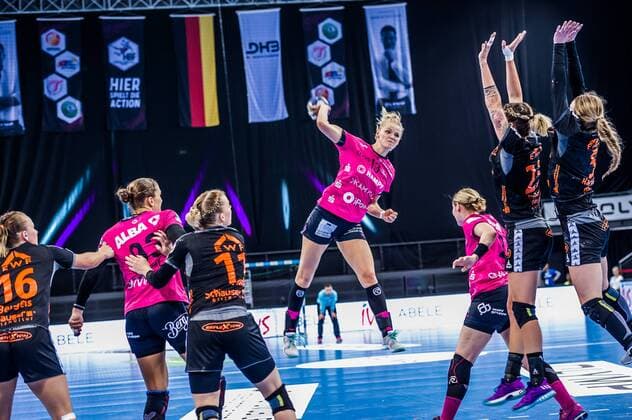 HSG Bad Wildungen Vipers TuS Metzingen Shenya MINEVSKAJA 13 TuS Metzingen playing OLYMP FINAL4 HSG Bad Wildungen Vipers vs TuS Metzingen Stuttgart 20 05 18 Handball OLYMP Final4 Stuttgart Baden Wuerttemberg Germany Porsche Arena