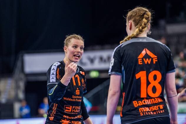 HSG Bad Wildungen Vipers TuS Metzingen Miranda SCHMIDT ROBBEN 11 HSG Bad Wildungen Vipers Romy BACHMANN 18 HSG Bad Wildungen Vipers playing OLYMP FINAL4 HSG Bad Wildungen Vipers vs TuS Metzingen Stuttgart 20 05 18 Handball OLYMP Final4 Stuttgart Baden Wuerttemberg Germany Porsche Arena