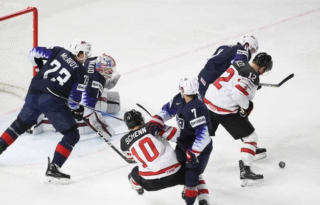 Ice hockey Eishockey - IIHF WC, USA vs CAN COPENHAGEN,DENMARK,20.MAY.18 - ICE HOCKEY - IIHF World Championships, match for third place, USA vs Canada. Image shows Charlie McAvoy, Keith Kinkaid (USA), Brayden Schenn (CAN), Derek Ryan (USA) and Joshua Bailey (CAN). GEPAxpictures xAndreasxPranter