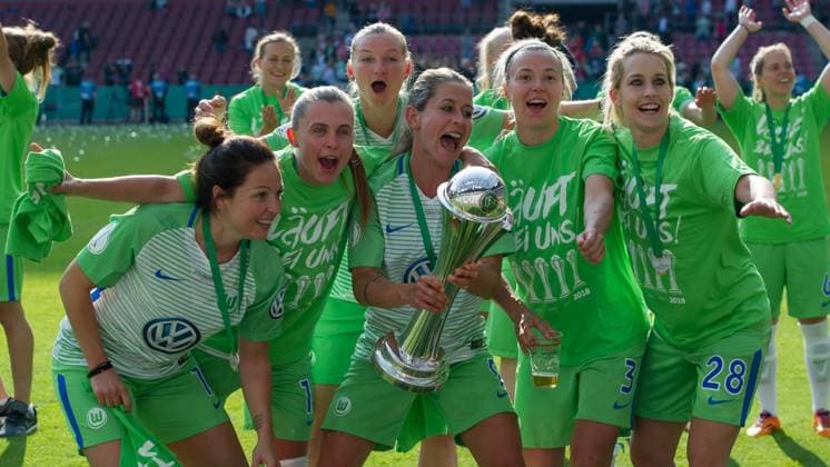 Vanessa Bernauer VfL Wolfsburg 18 Noelle Maritz VfL Wolfsburg 16 Anna Pale VfL Wolfsburg 9 Zsanett Jakabfi VfL Wolfsburg 3 and Lena Goeßling VfL Wolfsburg 28 with the trophy hold the trophy show the trophy cheering on the trophy joy laugh celebrate mood Emotion Football DFB Pokal Womens Final VfL Wolfsburg FC Bayern Munich xobx