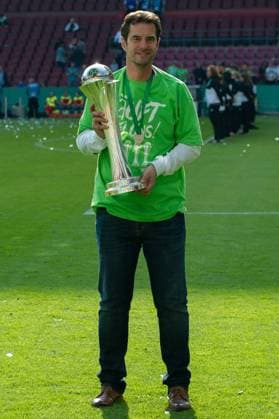 Sporting director Ralf Kellermann VfL Wolfsburg with the trophy holds up the trophy shows the trophy Cheers over the cup victory Joy Laughing Celebrate mood Emotion Football DFB Womens Cup final VfL Wolfsburg FC Bayern Munich xobx