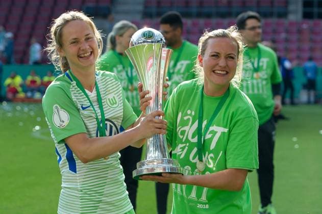v left Caroline Graham Hansen VfL Wolfsburg 26 and Kristine Minde VfL Wolfsburg 19 with the trophy hold the trophy show the trophy cheering on the trophy joy laughter celebrate mood emotion Football DFB Womens Cup Final VfL Wolfsburg Bayern Munich xobx