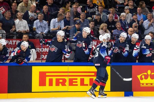 180520 Scouting to 1 0 US Chris Kreider commends team teammates during the bronze match in ice hockey World Cup between USA and Canada on May 20, 2018 in Copenhagen  Copyright: PETTERxARVIDSON BB180520PA040