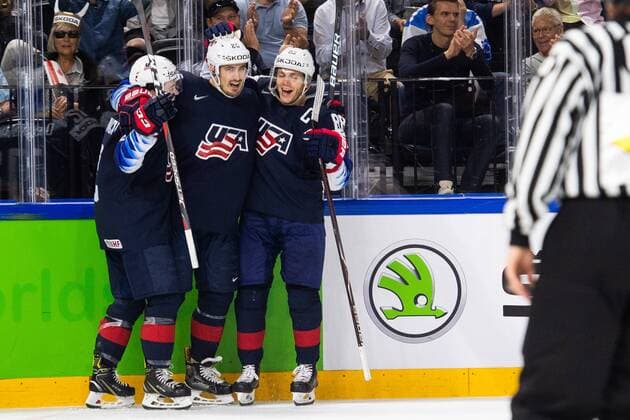 180520 Scouting to 1 0 US Chris Kreider commends team teammates during the bronze match in ice hockey World Cup between USA and Canada on May 20, 2018 in Copenhagen  Copyright: PETTERxARVIDSON BB180520PA042