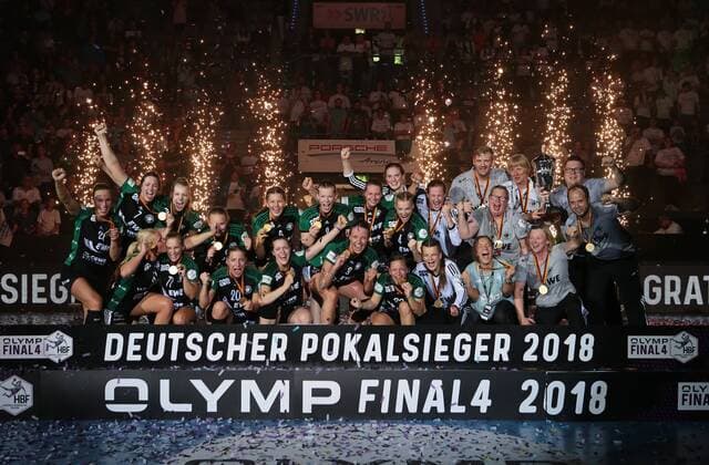 Themen der Woche - SPORT KW20 Bilder des Tages - SPORT 20.05.2018, Deutschland, Stuttgart, Handball OLYMP Final4 Saison 2017 2018 Finale, VfL Oldenburg vs. SG BBM Bietigheim: VfL Oldenburg (Pokalsieger 2018) *** 20 05 2018 Germany Stuttgart Handball OLYMP Final4 Season 2017 2018 Final VfL Oldenburg vs SG BBM Bietigheim VfL Oldenburg Cup Winners 2018
