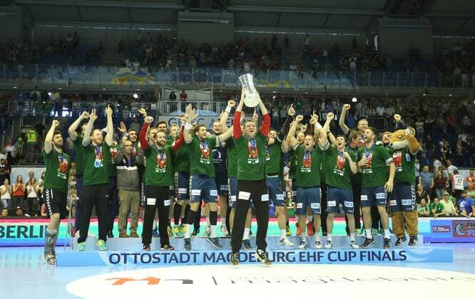 20 05 2018 xcsx Handball EHF Cup Final 4 Handball EHF Cup Final 4 Final Saint Raphael Var Handball Foxes Berlin emspor v l Foxes Berlin celebrate their Victory Cup Trophy Magdeburg
