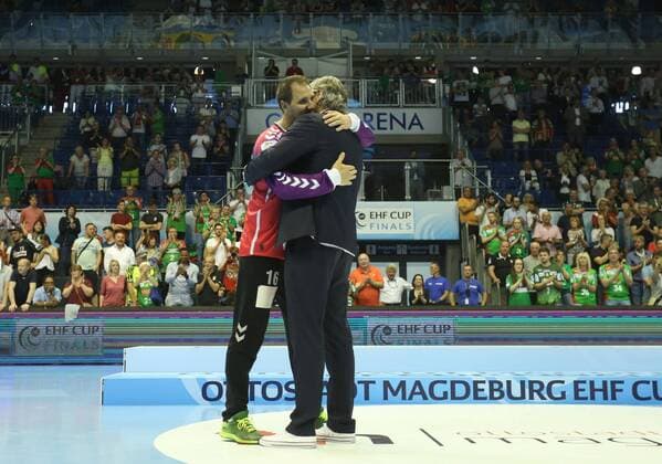 20 05 2018 xcsx Handball EHF Cup Final 4 Handball EHF Cup Final 4 Final Saint Raphael Var Handball Foxes Berlin emspor v l Petr Stochl Foxes Berlin gets the Trophy for the best goalkeeper in turnament Magdeburg