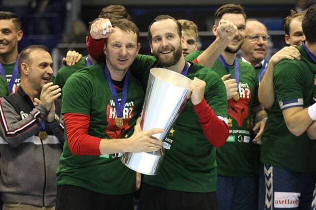 20 05 2018 xcsx Handball EHF Cup Final 4 Handball EHF Cup Final 4 Final Saint Raphael Var Handball Foxes Berlin emspor v l Petr Stochl Foxes Berlin Silvio Heidevetter Foxes Berlin cheer with the Cup Foxes Berlin celebrate their Victory Cup Trophy Magdeburg
