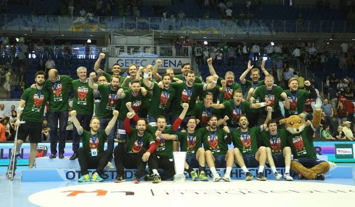 20 05 2018 xcsx Handball EHF Cup Final 4 Handball EHF Cup Final 4 Final Saint Raphael Var Handball Foxes Berlin emspor v l Foxes Berlin celebrate their Victory Cup Trophy Magdeburg
