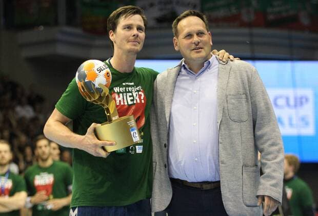 20 05 2018 xcsx Handball EHF Cup Final 4 Handball EHF Cup Final 4 Final Saint Raphael Var Handball Foxes Berlin emspor v Hans Lindberg Foxes Berlin gets the Trophy for best scorer of the Turnament Magdeburg