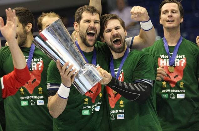 20 05 2018 xcsx Handball EHF Cup Final 4 Handball EHF Cup Final 4 Final Saint Raphael Var Handball Foxes Berlin emspor v l Jakob Gojun Foxes Berlin Fabian Wiede Foxes Berlin celebrate with the Cup Foxes Berlin celebrate their Victory Cup Trophy Magdeburg