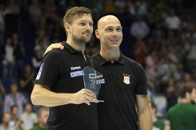 20 05 2018 xcsx Handball EHF Cup Final 4 Handball EHF Cup Final 4 Final Saint Raphael Var Handball Foxes Berlin emspor v Marko Bezjak SC Magdeburg gets the trophy for the MVP Magdeburg