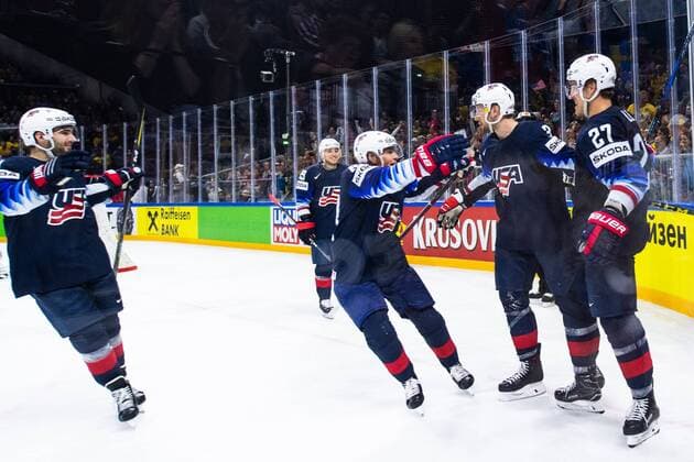 180520 United States Nick Bonino cheers with teammates after making 2 1 painted during the bronze match in the ice hockey World Cup between USA and Canada on May 20, 2018 in Copenhagen  Copyright: LUDVIGxTHUNMAN BB180520LT045