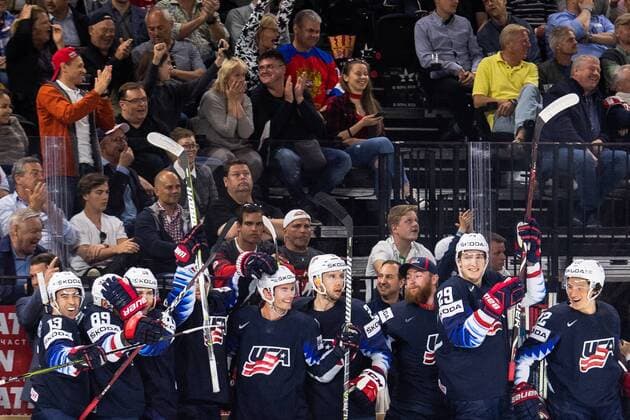 180520 USAs players cheering on the bench after Anders Lee did not in a picture 3 1 painted during the bronze match in the ice hockey World Cup between USA and Canada on May 20, 2018 in Copenhagen  Copyright: PETTERxARVIDSON BB180520PA057