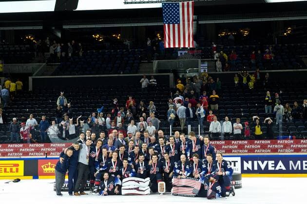 Eishockey WM, USA- Kanada Group picture by pronze medal during their IIHF Ice hockey Eishockey World Championship WM Weltmeisterschaft 2018 USA - CAN match in Royal Arena 20. May 2018 in Copenhagen, Denmark.  Copyright: xTomixHänninenx tnp24SPO2012334329