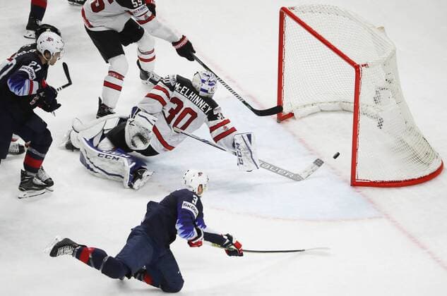 Eishockey WM, USA- Kanada Ice hockey Eishockey - IIHF WC, USA vs CAN COPENHAGEN,DENMARK,20.MAY.18 - ICE HOCKEY - IIHF World Championships, match for third place, USA vs Canada. Image shows Anders Lee (USA), Curtis Mcelhinney (CAN) and Nick Bonino (USA). GEPAxpictures xAndreasxPranter