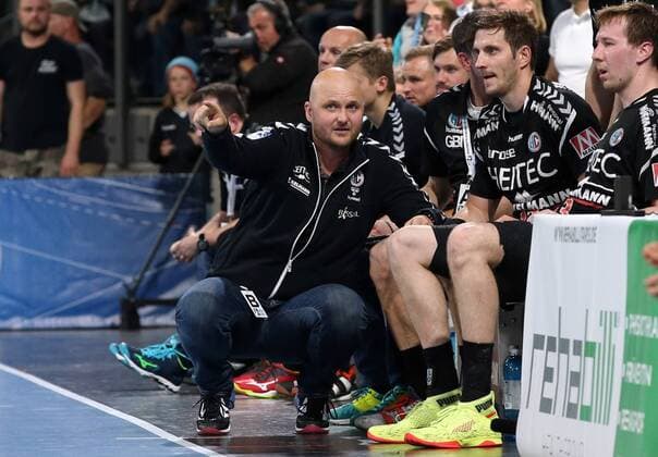 20 05 2018 Handball 1 Bundesliga DKB HBL Season 2017 2018 32 Matchday HC Erlangen Metropolitan Region Nürnberg HCE Rhein Neckar Löwen DaMa Adalsteinn Eyjolfsson Coach HC Erlangen HCE gives instructions to Michael Haaß Haass 13 HC Erlangen HCE