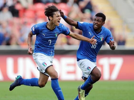 Italy v Netherlands UEFA EURO EM Europameisterschaft Fussball U17 U 17 Championship Final Samuele Ricci (l) of Italy celebrates scoring to make it 1-1 during the UEFA Euro U17 Championship Final match at the New York Stadium, Rotherham Content Not Available For UK Newspapers Copyright: xSimonxMoorex FIL-11825-0011