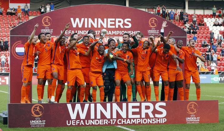 Italy v Netherlands UEFA EURO EM Europameisterschaft Fussball U17 U 17 Championship Final Netherlands celebrate winning the UEFA Euro U17 Championship after the UEFA Euro U17 Championship Final match at the New York Stadium, Rotherham Content Not Available For UK Newspapers Copyright: xSimonxMoorex FIL-11825-0013