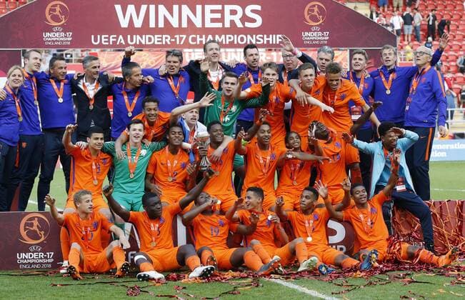 Italy v Netherlands UEFA EURO EM Europameisterschaft Fussball U17 U 17 Championship Final Netherlands celebrate winning the UEFA Euro U17 Championship after the UEFA Euro U17 Championship Final match at the New York Stadium, Rotherham Content Not Available For UK Newspapers Copyright: xSimonxMoorex FIL-11825-0017