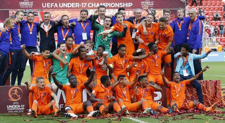 Italy v Netherlands UEFA EURO EM Europameisterschaft Fussball U17 U 17 Championship Final Netherlands celebrate winning the UEFA Euro U17 Championship after the UEFA Euro U17 Championship Final match at the New York Stadium, Rotherham Content Not Available For UK Newspapers Copyright: xSimonxMoorex FIL-11825-0018