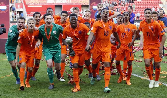 Themen der Woche - SPORT KW20 Bilder des Tages - SPORT Italy v Netherlands UEFA EURO EM Europameisterschaft Fussball U17 U 17 Championship Final Netherlands celebrate winning the UEFA Euro U17 Championship after the UEFA Euro U17 Championship Final match at the New York Stadium, Rotherham Content Not Available For UK Newspapers Copyright: xSimonxMoorex FIL-11825-0019