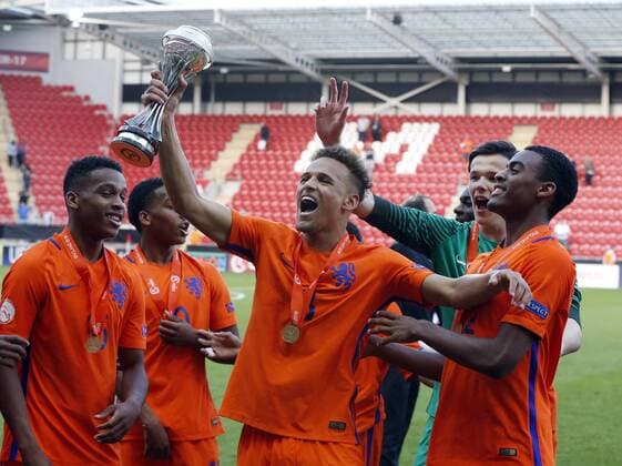 Italy v Netherlands UEFA EURO EM Europameisterschaft Fussball U17 U 17 Championship Final Netherlands celebrate winning the UEFA Euro U17 Championship after the UEFA Euro U17 Championship Final match at the New York Stadium, Rotherham Content Not Available For UK Newspapers Copyright: xSimonxMoorex FIL-11825-0021