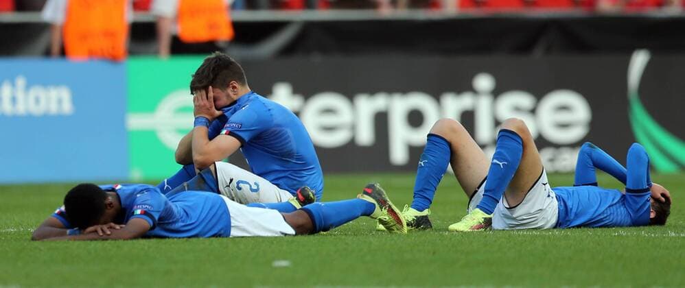 Italy v Netherlands UEFA EURO EM Europameisterschaft Fussball U17 U 17 Championship Final Italy dejected after the UEFA Euro U17 Championship Final match at the New York Stadium, Rotherham Content Not Available For UK Newspapers Copyright: xSimonxMoorex FIL-11825-0036
