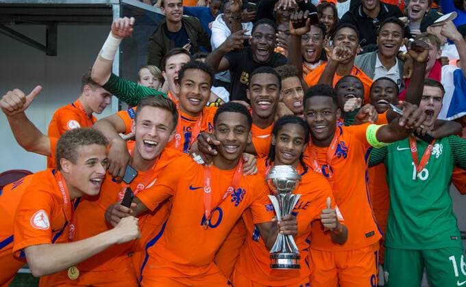 Dutch players celebrate being crowned 2018 champions during the UEFA Under-17 Championship FINAL match between Italy and Netherlands at the New York Stadium, Rotherham, England on 20 May 2018. Copyright: xAndyxRowlandx PMI-2044-0005
