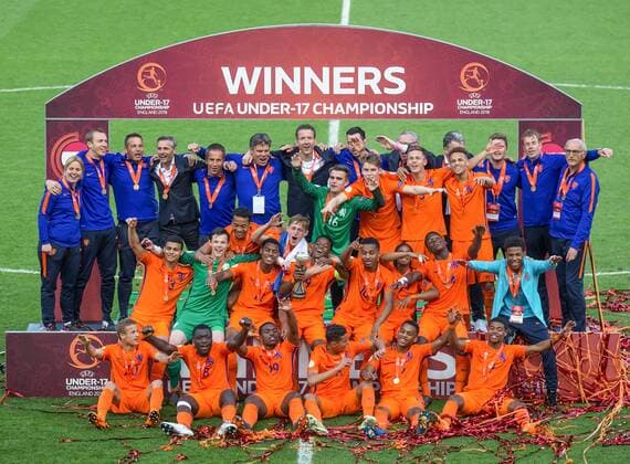 Holland celebrate winning the 2018 Euro U17 U 17 Cup during the UEFA Under-17 Championship FINAL match between Italy and Netherlands at the New York Stadium, Rotherham, England on 20 May 2018. Copyright: xAndyxRowlandx PMI-2044-0010