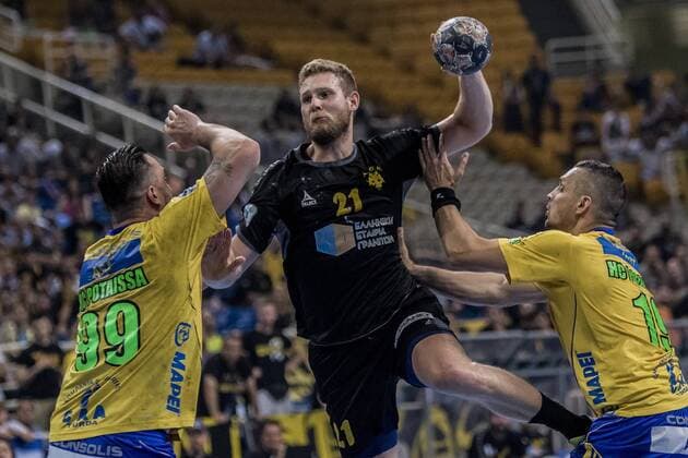 (180521) -- ATHENS, May 21, 2018 -- A.E.K. s Jonas Lokken (C) competes during the EHF Men s Challenge Cup Finals between A.E.K. Athens and AHC Potaissa Turda in Athens, Greece, May 20, 2018. ) (SP)GREECE-ATHENS-HANDBALL-MEN S CHALLENGE CUP-FINALS PanagiotisxMoschandreou 