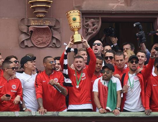 20 05 2018 xhbx Football Eintracht Frankfurt Reception at the Roemer with the DFB Cup emspor v l Ante Rebic Eintracht Frankfurt with DFB Cup Frankfurt am Main