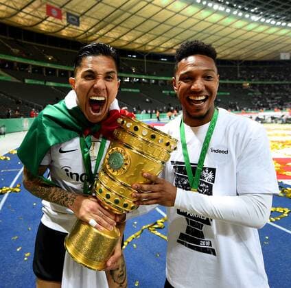 19 05 2018 xfux DFB Cup Final Men FC Bayern Muenchen Eintracht Frankfurt emspor v Carlos Salcedo Eintracht Frankfurt Jonathan de Guzman Eintracht Frankfurt cheering rejoices with the DFB Pokal after the Cup win over Berlin