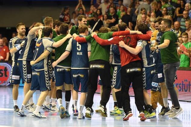 Handball Men EHF Cup Final Four Tournament in Magdeburg Season 2017 18 Final game Foxes Berlin Saint Raphael Var Handball cheering after the final whistle at the foxes Berlin 20 05 18 Copyright: xMichaelxHundtx xMatthiasxKochx