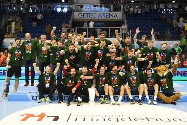 Handball Men EHF Cup Final Four Tournament in Magdeburg Season 2017 18 Final game Foxes Berlin Saint Raphael Var Handball Cheers after the Cup victory the Foxes Berlin celebrate success in the EHF Cup 20 05 18 Copyright: xMichaelxHundtx xMatthiasxKochx