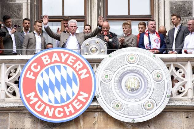 Robert Lewandowski Sandro Wagner Joshua Kimmich Thomas Mueller Jupp Heynckes Sebastian Rudy Felix Götze Josef Schmid and Manuel Neuer at the championship celebration 2017 of the FC Bayern München on the Marienplatz Munich 20 05 2018 Foto:xP.xSchönbergerx xFuturexImage