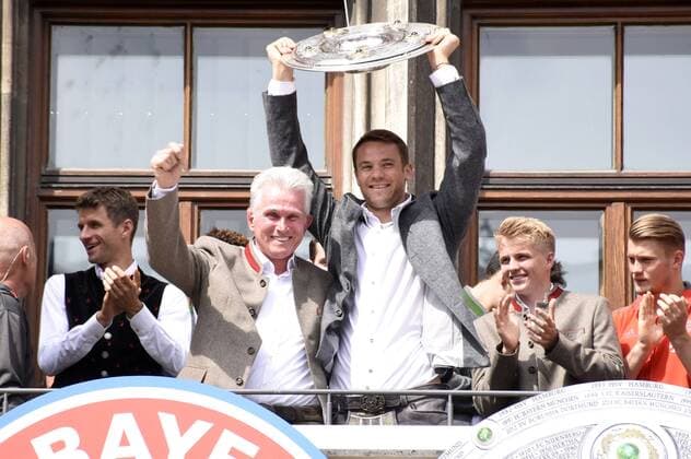 Thomas Müller, Jupp Heynckes, Manuel Neuer und Felix Götze bei der Meisterfeier 2017 des FC Bayern München auf dem Marienplatz. München, 20.05.2018 *** Thomas Müller Jupp Heynckes Manuel Neuer and Felix Götze at the championship celebration 2017 of the FC Bayern Munich on the Marienplatz Munich 20 05 2018 Foto:xP.xSchönbergerx xFuturexImage