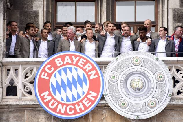 Holger Broich Javi Martinez Rafinha Corentin Tolisso James Rodriguez Hasan Salihamidzic Jupp Heynckes Sandro Wagner Thomas Mueller Joshua Kimmich Tom Strong Manuel New Franck Ribery Kingsley Coman Arjen Robben Sebastian Rudy and Josef Schmid at the championship celebration 2017 of FC Bayern Munich on the Marienplatz Munich 20 05 2018 Foto:xP.xSchönbergerx xFuturexImage