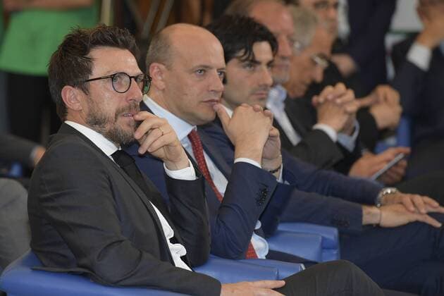Photo Luciano Rossi AS Roma LaPresse 21 05 2018 Roma (Italia) Soccer Enzo Bearzot Award In the pic: AS Roma coach Eusebio Di Francesco and Mauro Baldissoni during award ceremony Coni Roma  Copyright: xLucianoxRossixASxRoma LaPressex