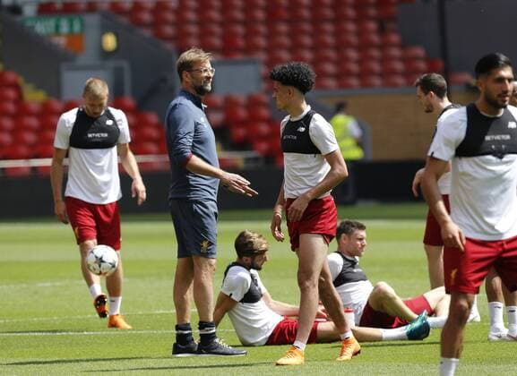 Bilder des Tages - SPORT 21st May 2018, Anfield, Liverpool, England; Liverpool open media day ahead of Champions League Final; Liverpool manager Jurgen Klopp during today s open training session at Anfield ahead of this week s Champions League final in Kiev against Real Madrid  ActionPlus12028049 AlanxMartin