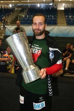 Goalkeeper Silvio Heinevetter Füchse Berlin with the EHF Cup Handball Ottostadt Magdeburg EHF Cup Final 2018 Füchse Berlin vs Saint Raphael Var Handball in the GETEC Arena in Magdeburg Germany Handball Mann Maenner 20 05 2018