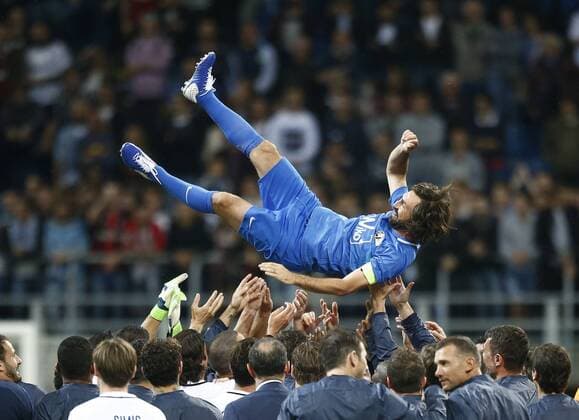 Bilder des Tages - SPORT Photo LaPresse - Spada May 21 , 2018 Milan (Italy ) Soccer S.Siro Stadium La Notte del Maestro - Goodbye to football Andrea Pirlo In the pic: Andrea Pirlo Foto LaPresse - Spada 21 Maggio 2018 - Milano (Italia) Stadio S.Siro La Notte del Maestro - Addio al calcio di Andrea Pirlo Sport Calcio Nella foto: il volo in cielo di Andrea Pirlo alzato dai compagni Photo LaPresse - Spada May 21 , 2018 Milan (Italy ) Sport Soccer S.Siro Stadium La Notte del Maestro - Goodbye to football Andrea Pirlo In the pic: Andrea Pirlo  Copyright: xLaPresse Spadax