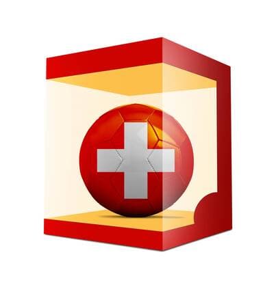 WM 2018, Grafik mit Landesfarben-Fußball der Teilnehmer Soccer balls with team flag from Switzerland in transparent box on white background BOMBAERTxPatrick  xBELGAIMAGE-136195011x